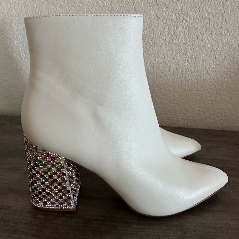 New Betsey Johnson Kassie Ankle Boot. Size 6.